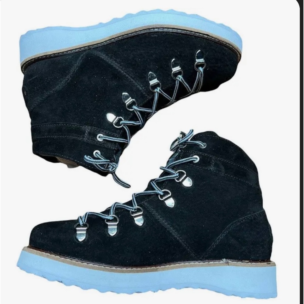 Women’s Roxy Alpine collection, water resistant, hiking boots, size 10